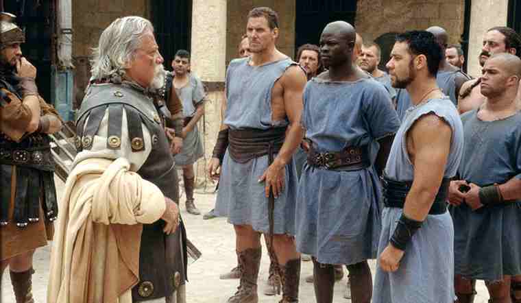 Antonius Proximo con i gladiatori