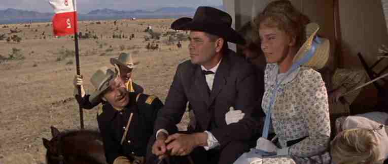 Glenn Ford e Maria Shell in una scena del film