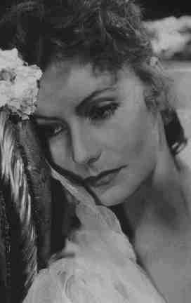 Primo piano di Greta Garbo durante una scena del  film