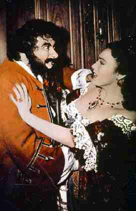 Robert Newton e Linda Darnell in una scena del film