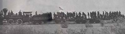 Soldati dell'esercito scortano il treno. Al film partecipò in prima persona la Union Pacific, mettendo a disposizione ogni mezzo.