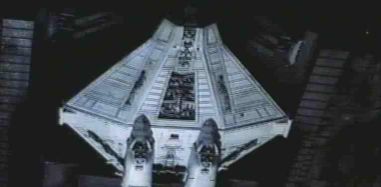 Ripley abbandona il Nostromo a bordo della navetta