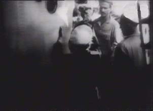 Marinai in fila per il rancio