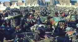 Le genti si riuniscono