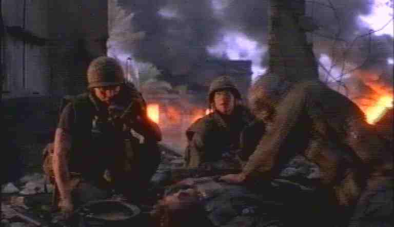 Un soldato raggiunto da un proiettile