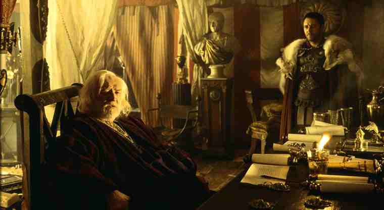 Marco Aurelio invita Maximus a succedergli sul trono si Roma