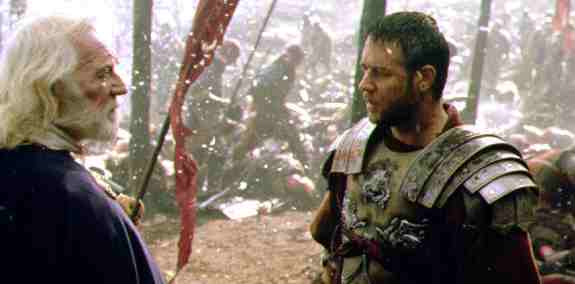 L'imperatore Marco Aurelio con il generale Maximus sul campo di battaglia