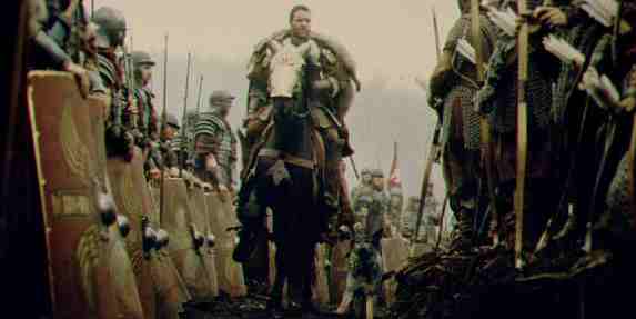 Maximus passa in rassegna le truppe romane