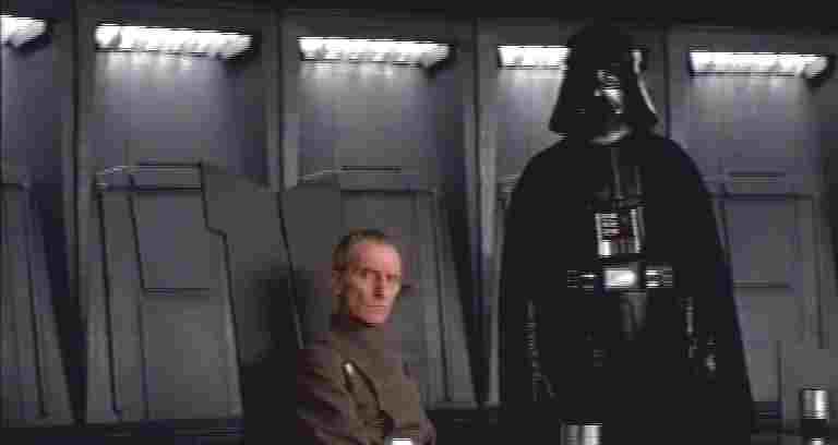 Il governatore Tarkin con Darth Vader