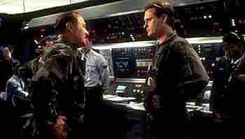 Il presidente USA Thomas J. Whitmore con il Generale William Grey