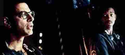 David Levinson  e Steven  Hiller in rotta verso l'astronave madre degli alien