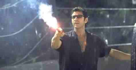 Ian tenta di fermare il T-Rex