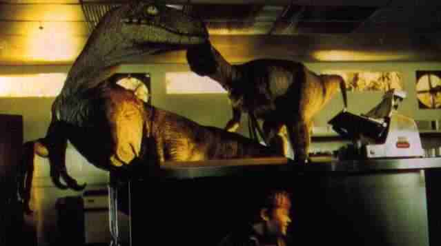 Tim e Lex inseguiti dal T-Rex