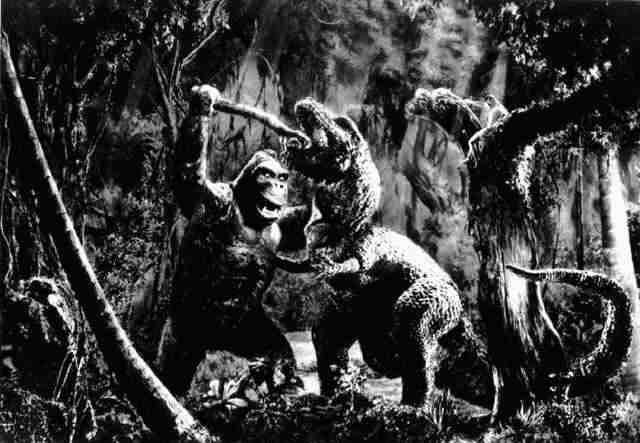 Kong combatte con il dinosauro