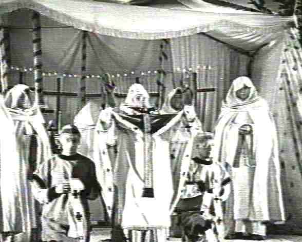 l'Arcivescovo benedice le truppe Teutone