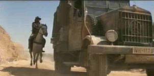 Jones insegue a cavallo la colonna militare