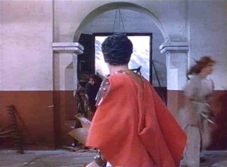 A destra, Sophia Loren nel secondo cameo