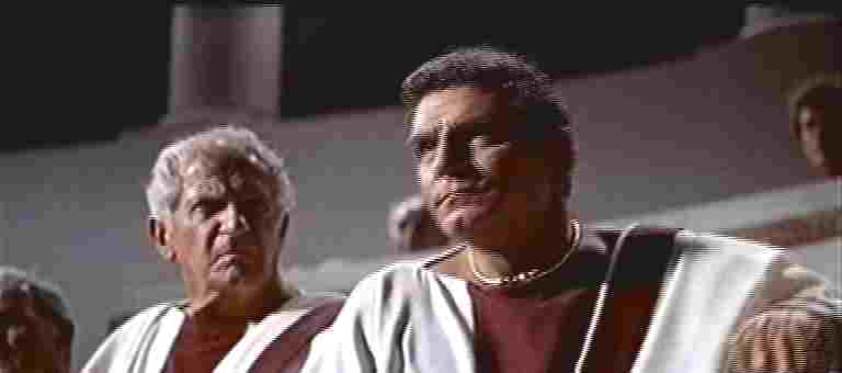 Crasso, suo amico, lo esilia