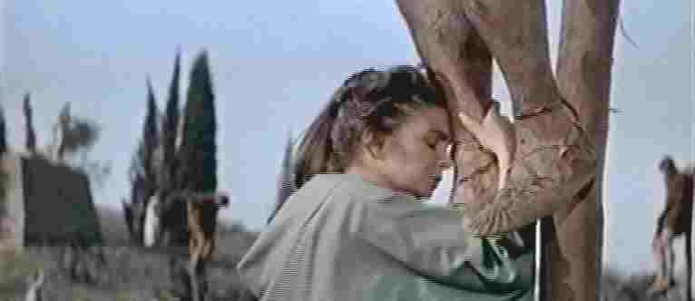 Varinia lo piange ai suoi piedi