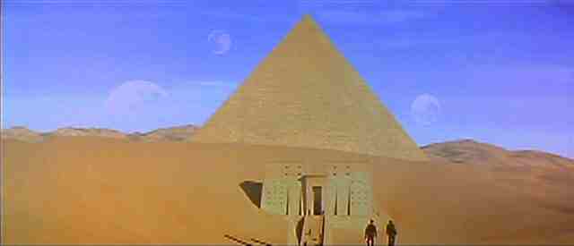 Simile alla piramide di Cheope