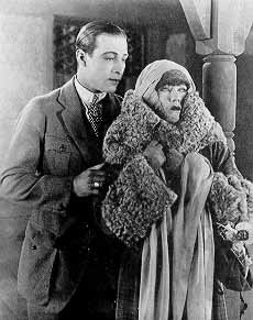 un immagine di Beyond the Rocks con Rodolfo Valentino e Gloria Swanson